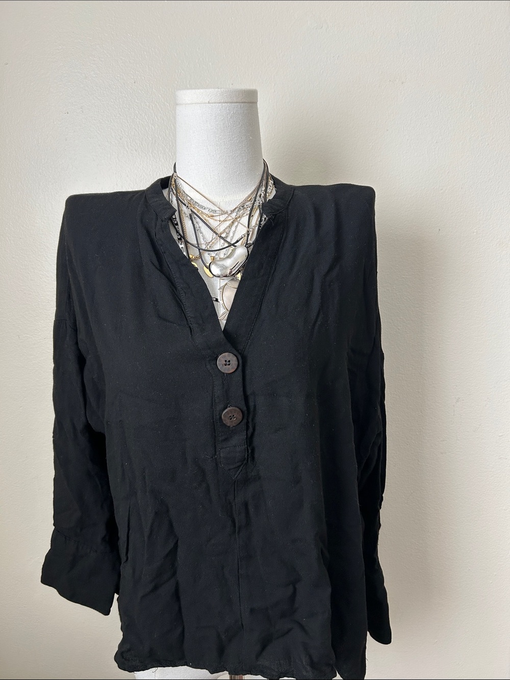 ZaraWomen's Black Button-Front Long Sleeve Top